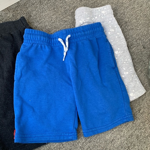Boys shorts bundle 4/5T - Picture 3 of 5